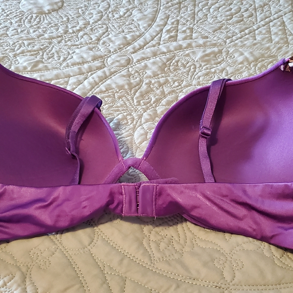 Bras - Picture 4 of 9